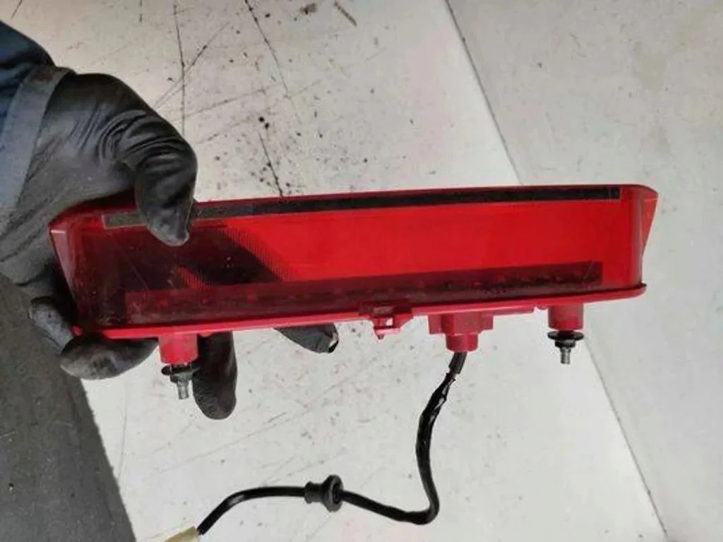 3ème feu stop Subaru Forester SK 2019 image 3