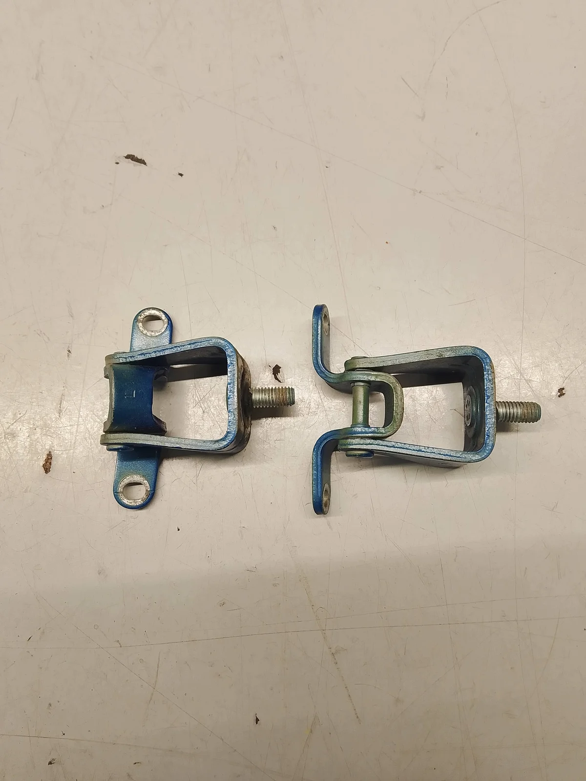 MG ZS Trunk Lid Hinges 30030519 30030518