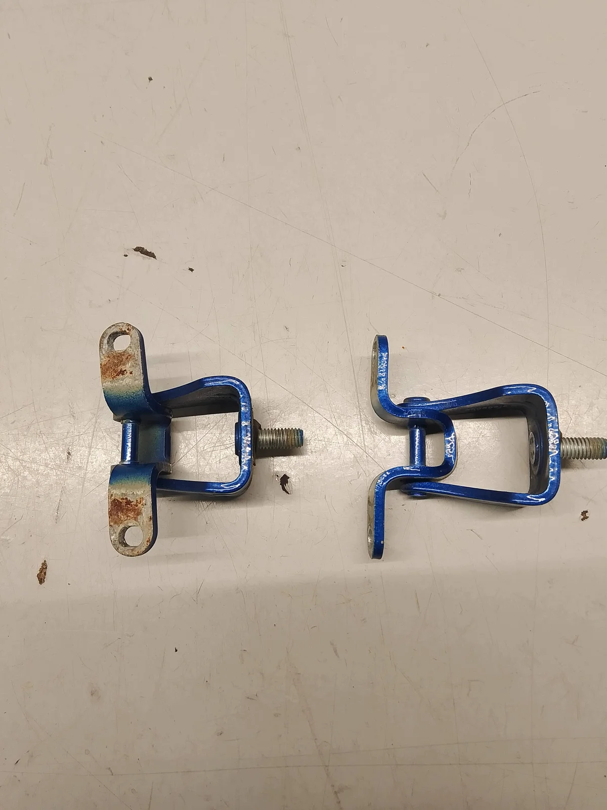 MG ZS Trunk Lid Hinges 30030519 30030518
