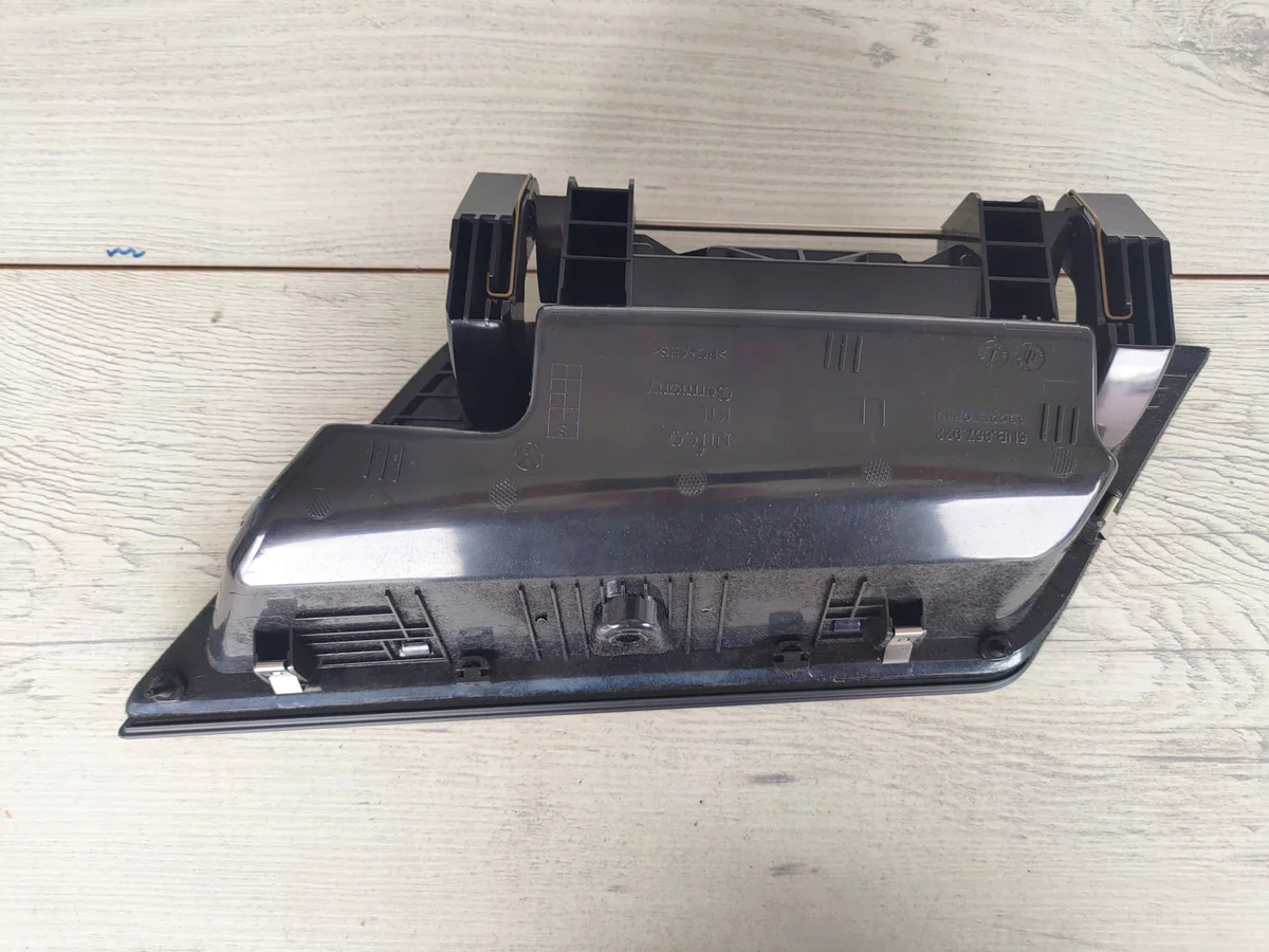 VW Tiguan Allspace II 5NA förvaringsfack 5NB857922 image 4