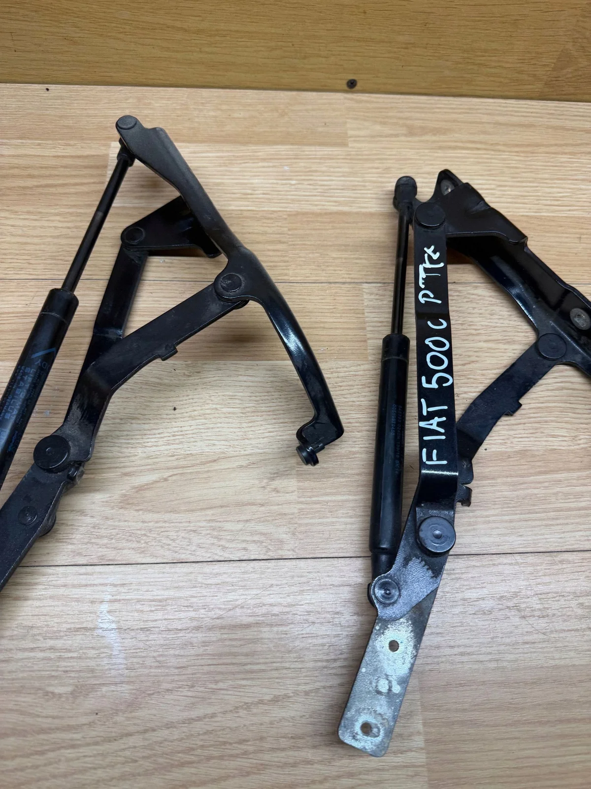 Fiat 500 Trunk Lid Hinges AVC1A Used image 3