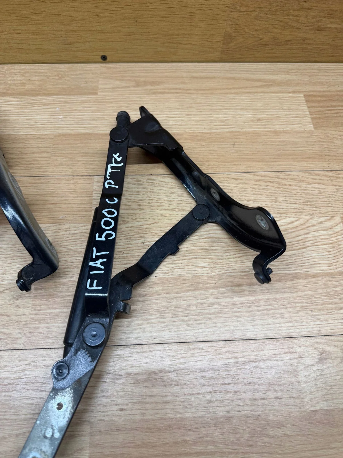 Fiat 500 Trunk Lid Hinges AVC1A Used image 4