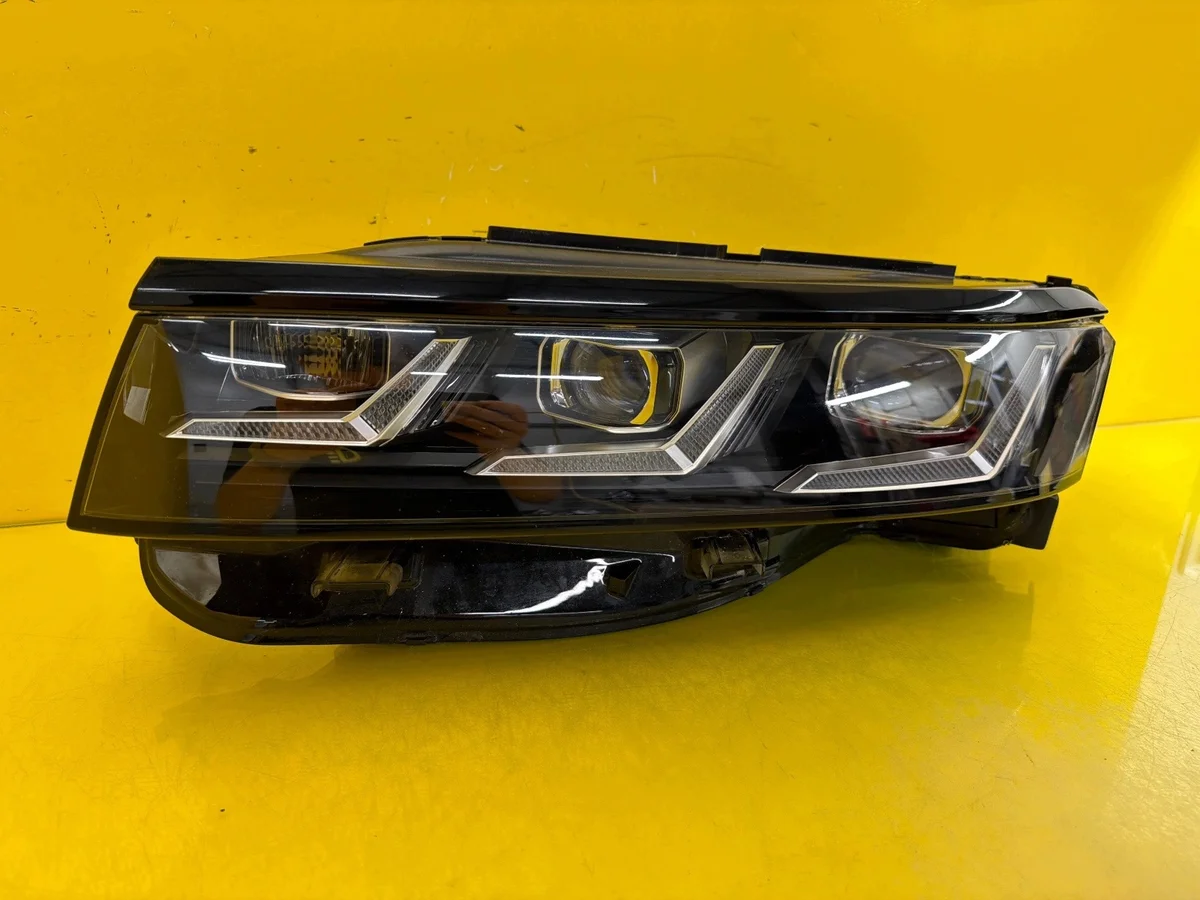 Vänster Framlykta VW Touareg III IQ Light