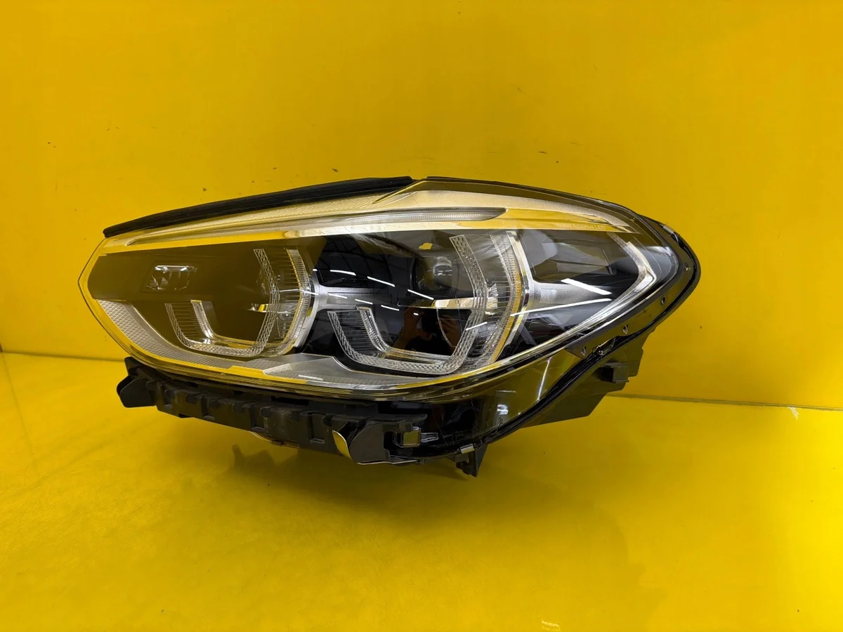Vänster strålkastare BMW X3 X4 G01 LED