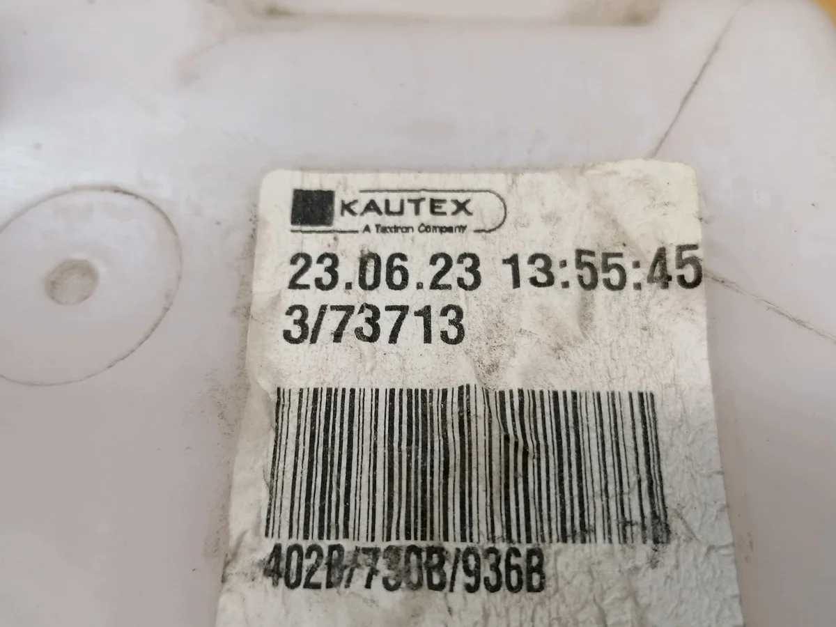 Ruitensproeiervat Toyota Yaris IV / Cross image 4