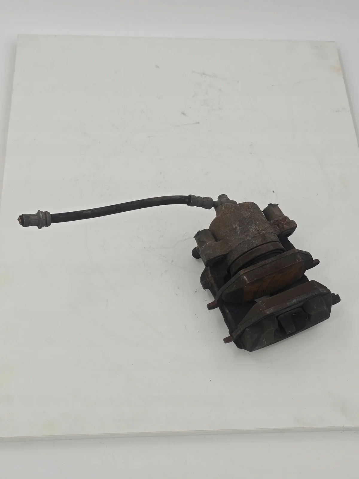 Remklauw Links Voor Skoda Superb B6