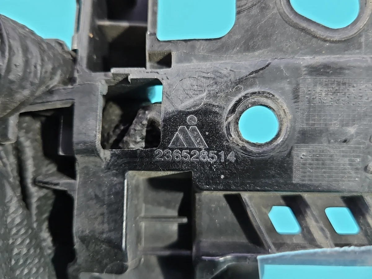 Soporte Parachoques Opel Astra V K Derecho Usado image 6