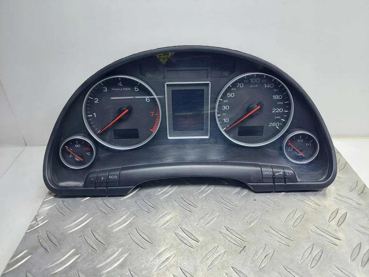 Mittaristo Audi A4 B6 2.0 B 8E0920900N