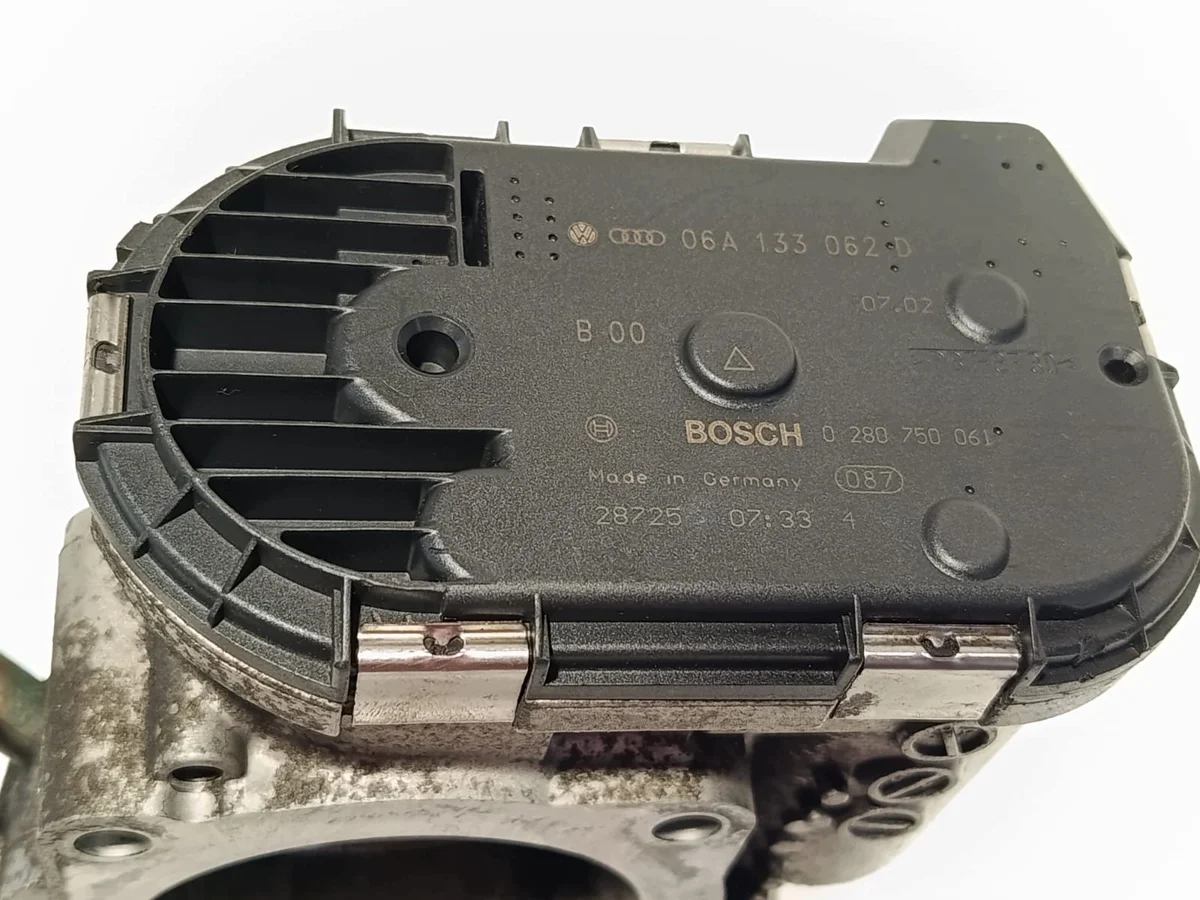 Audi A3 1.6 8V MPI Drosselklappe 06A133062D
