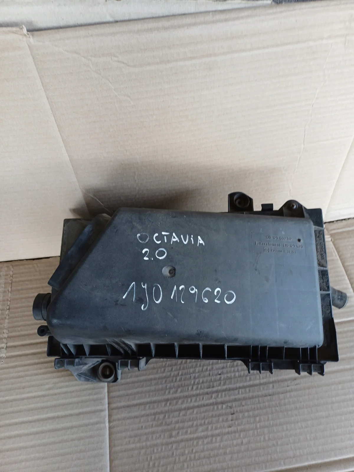 Boîtier de filtre à air Skoda Octavia 1 1J0129620