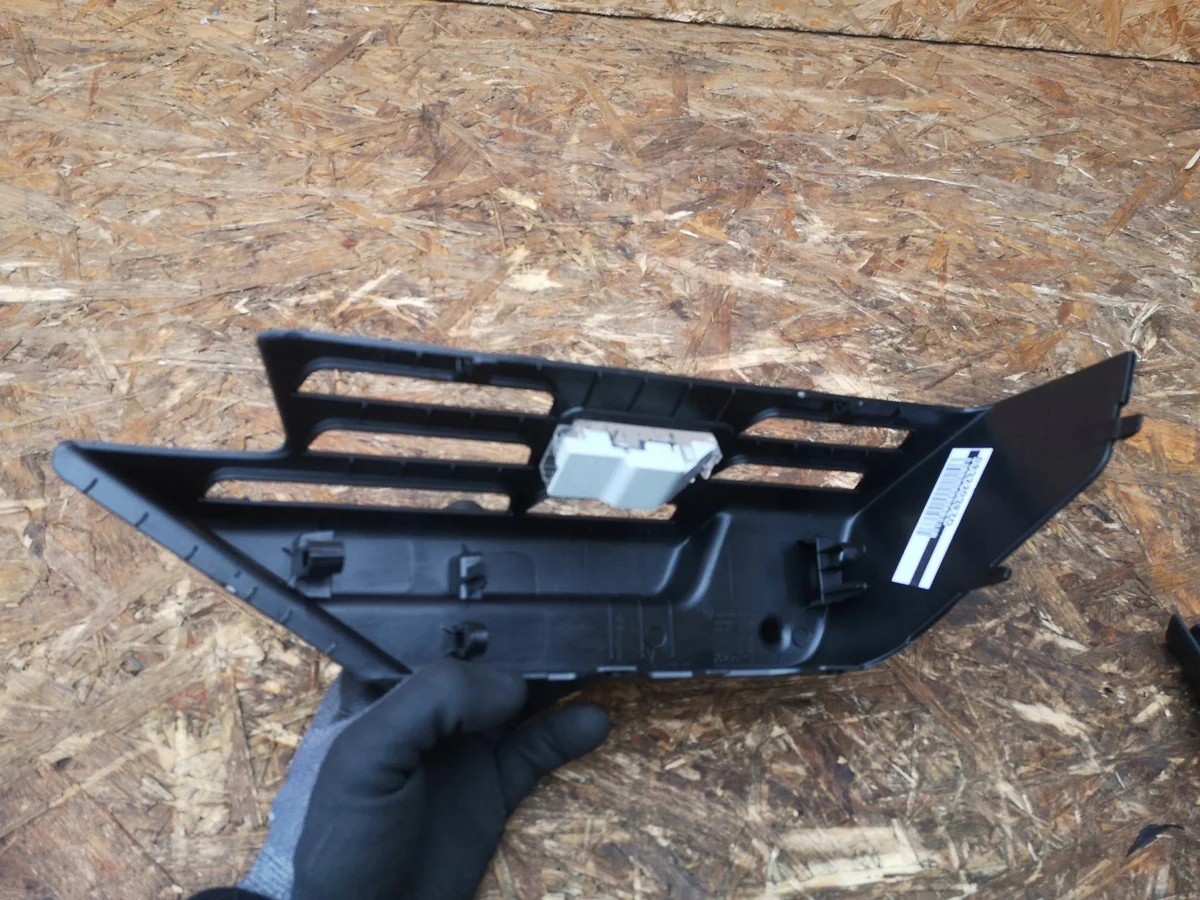 Fäste för bagagerumsmatta Peugeot 208 II 98233028ZD