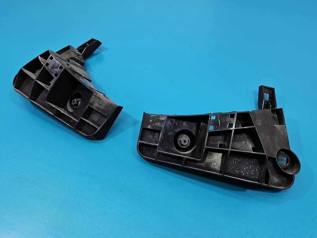 Infiniti QX30 Rear Bumper Bracket Left Used