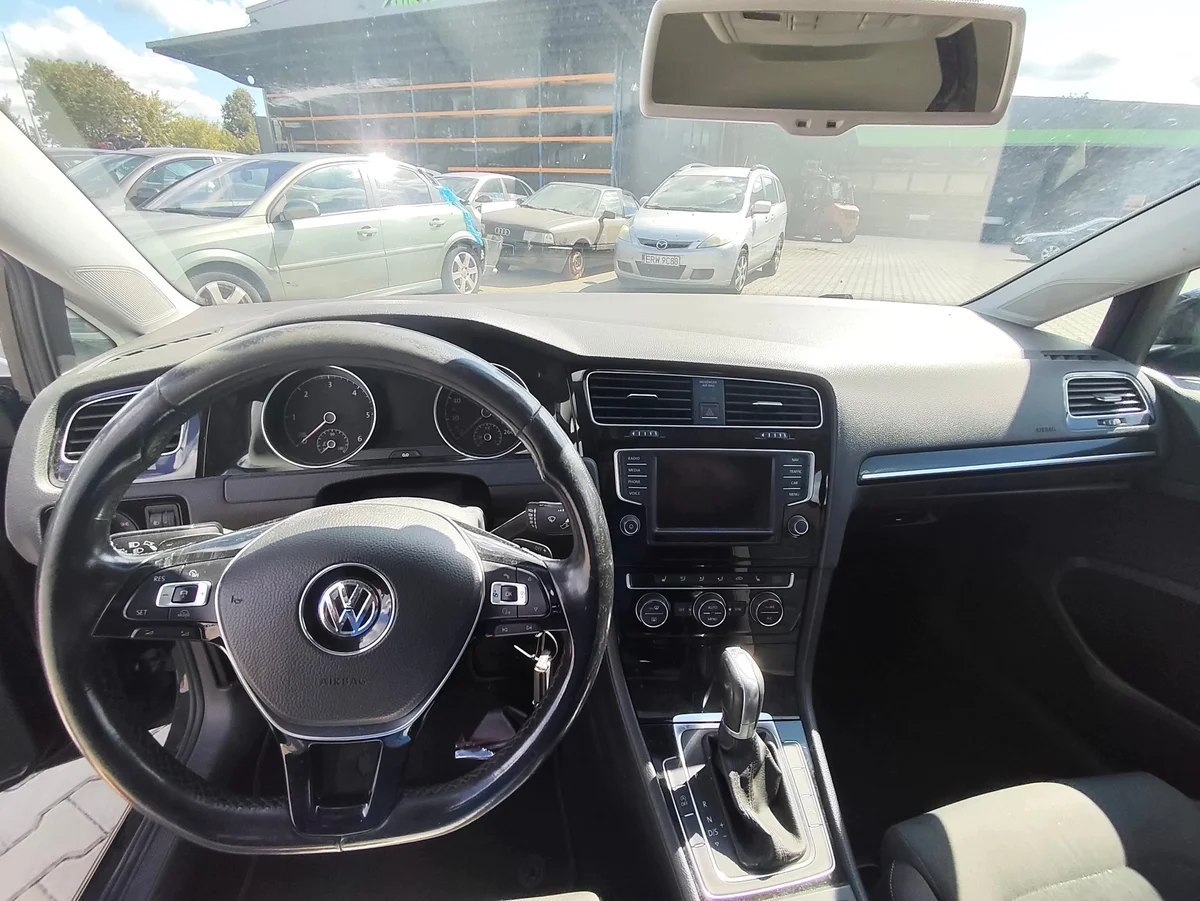 VW Golf VII Kojelauta Airbag Käytetty