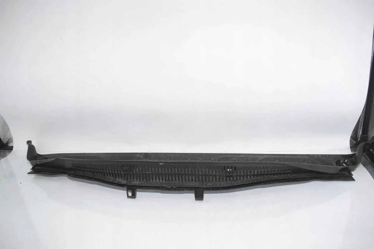 BMW X1 F48 F49 Front Cover 7350591