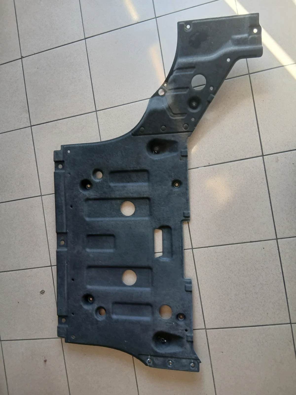 Protector bajo motor Kia EV9 2023-26 image 4