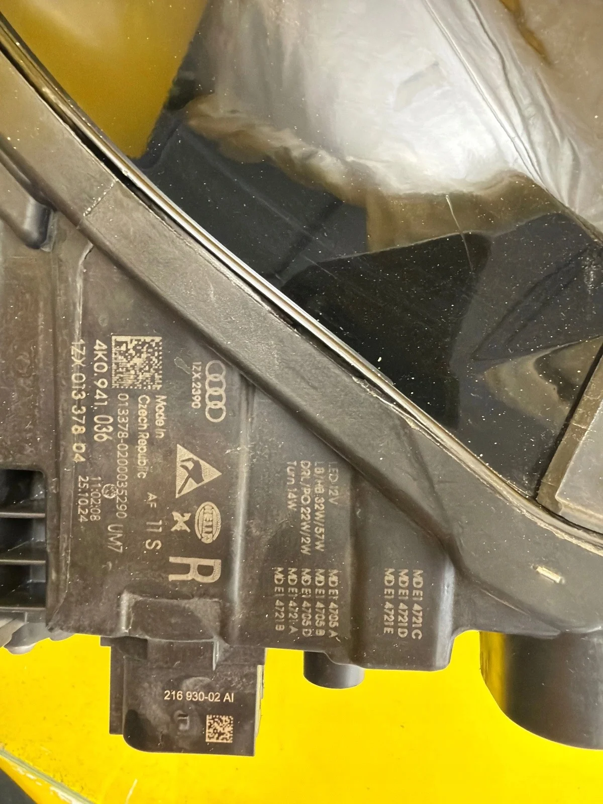 Right Headlight Audi A6 C8 4K0941036 image 5