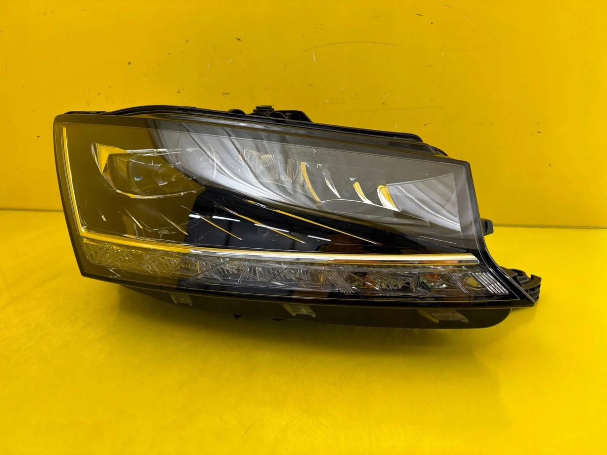 Höger strålkastare Skoda Fabia III Lift 18- Full LED