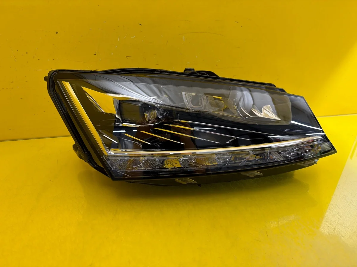 Farol Direito Skoda Fabia III Lift 18- Full LED image 3
