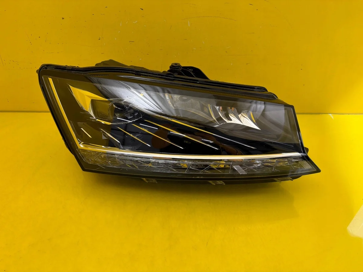 Farol Direito Skoda Fabia III Lift 18- Full LED image 4