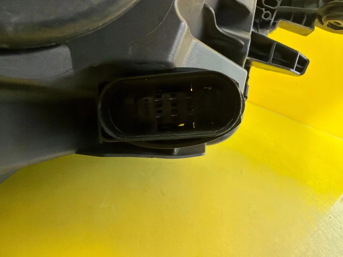 Farol Direito Skoda Fabia III Lift 18- Full LED image 9
