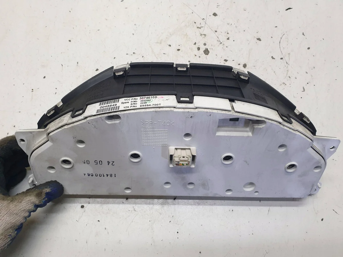 Compteur Volvo V70 2.4 D 30746102 image 4