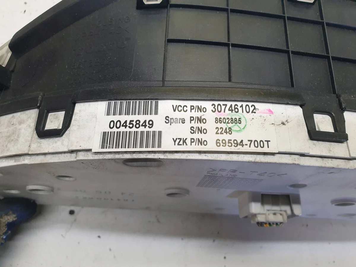 Compteur Volvo V70 2.4 D 30746102 image 5