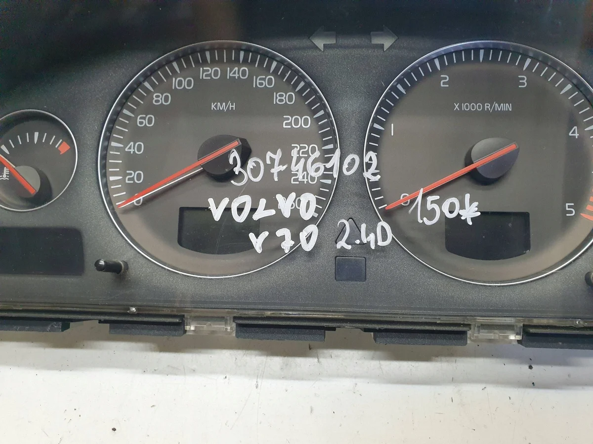 Compteur Volvo V70 2.4 D 30746102 image 6