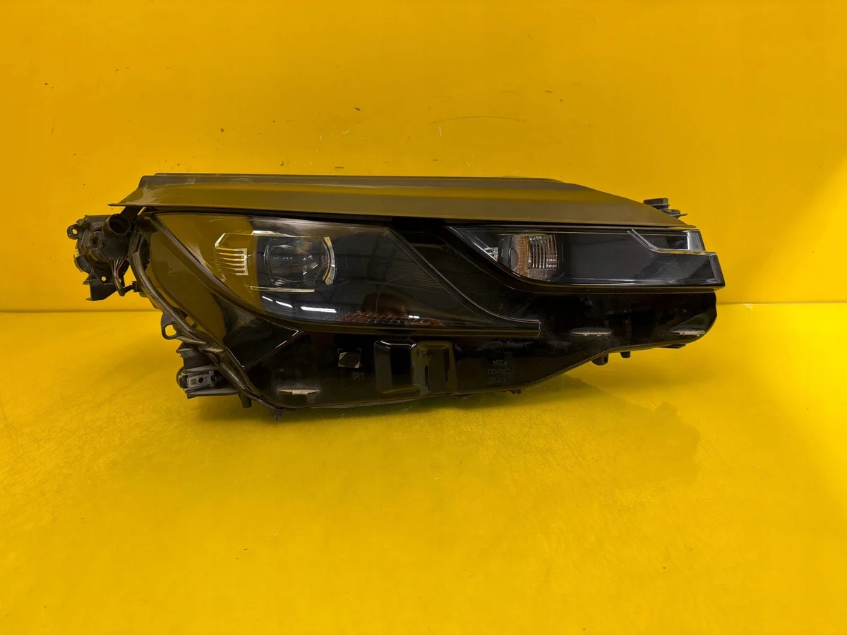 Höger strålkastare VW Arteon 3G8 3G8941036