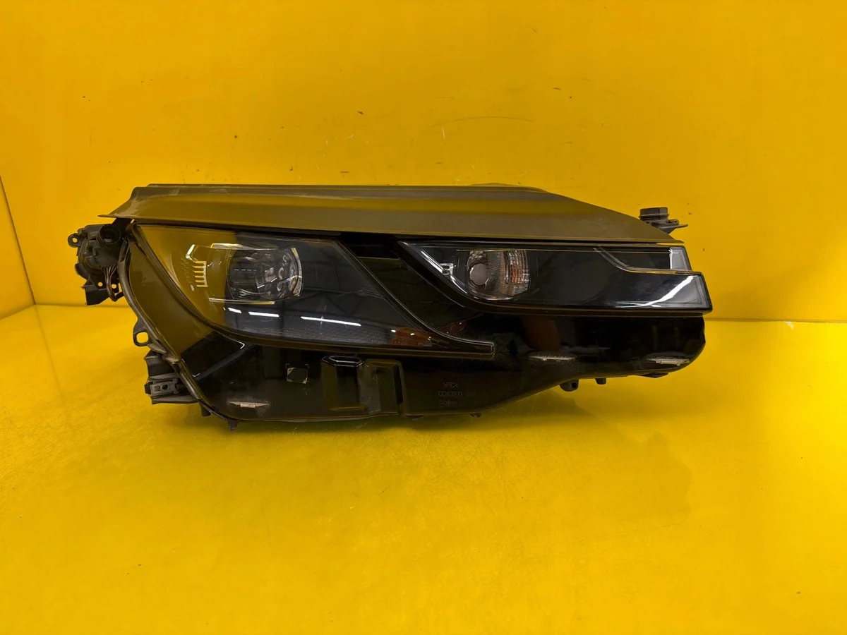 Höger strålkastare VW Arteon 3G8 3G8941036