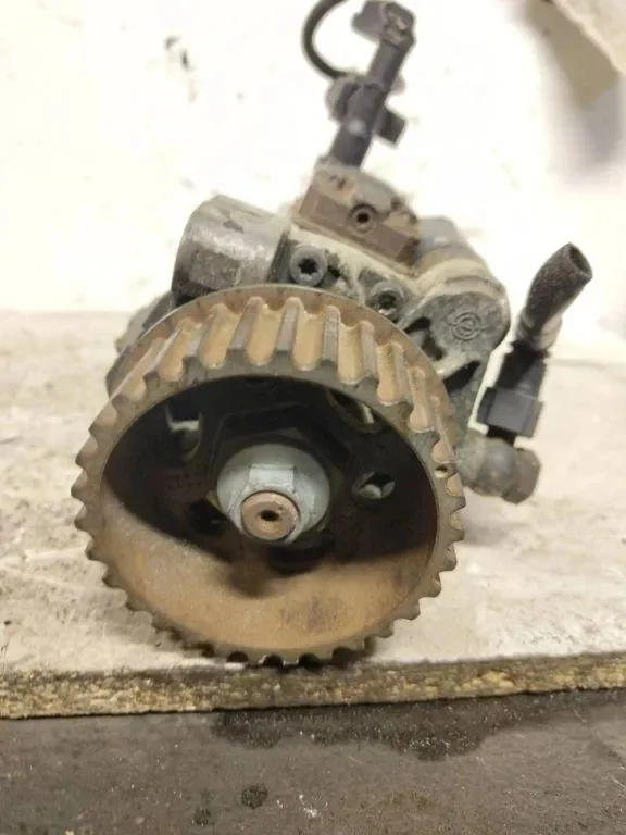Polttoainepumppu Nissan Qashqai II 1.5D
