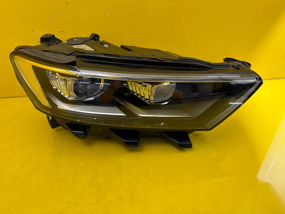 Faro LED VW T-Roc 2GA941774 Derecho Usado image 4