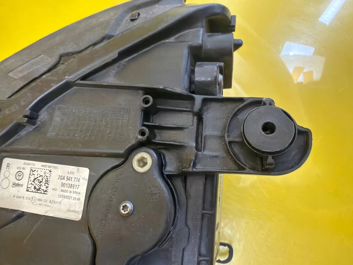 Faro LED VW T-Roc 2GA941774 Derecho Usado image 8