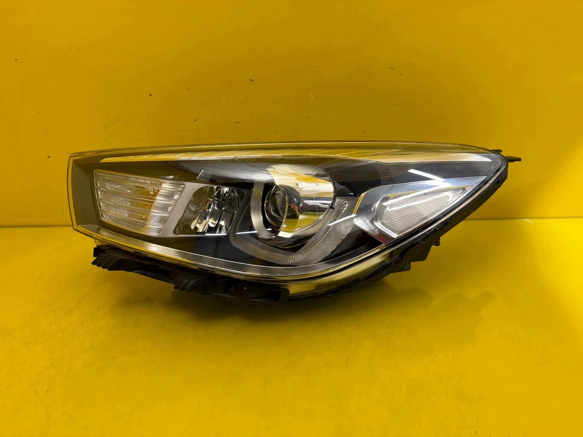Lanterna Dianteira Esquerda Kia Rio IV LED