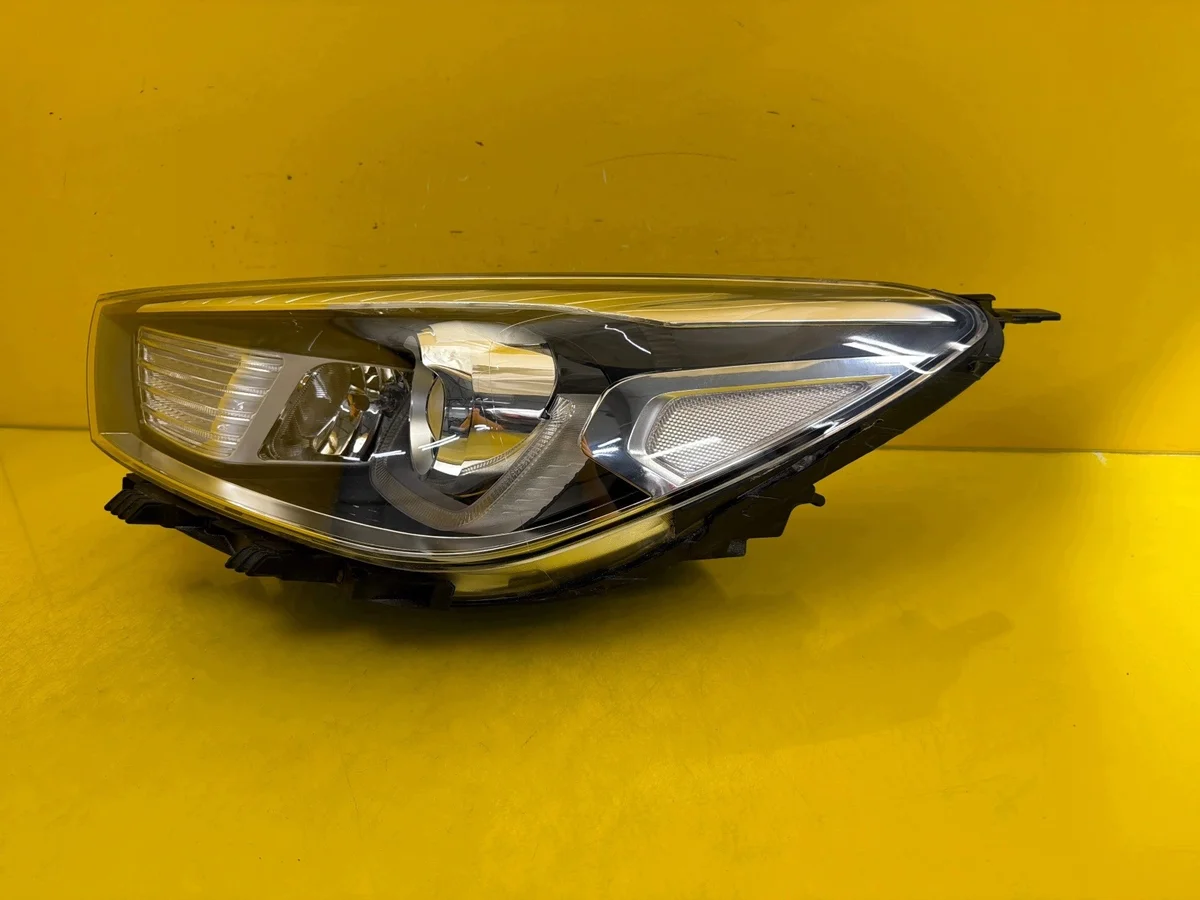 Vänster framlykta Kia Rio IV LED
