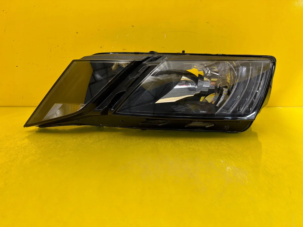 Luz Izquierda Skoda Octavia III 5E1941015C
