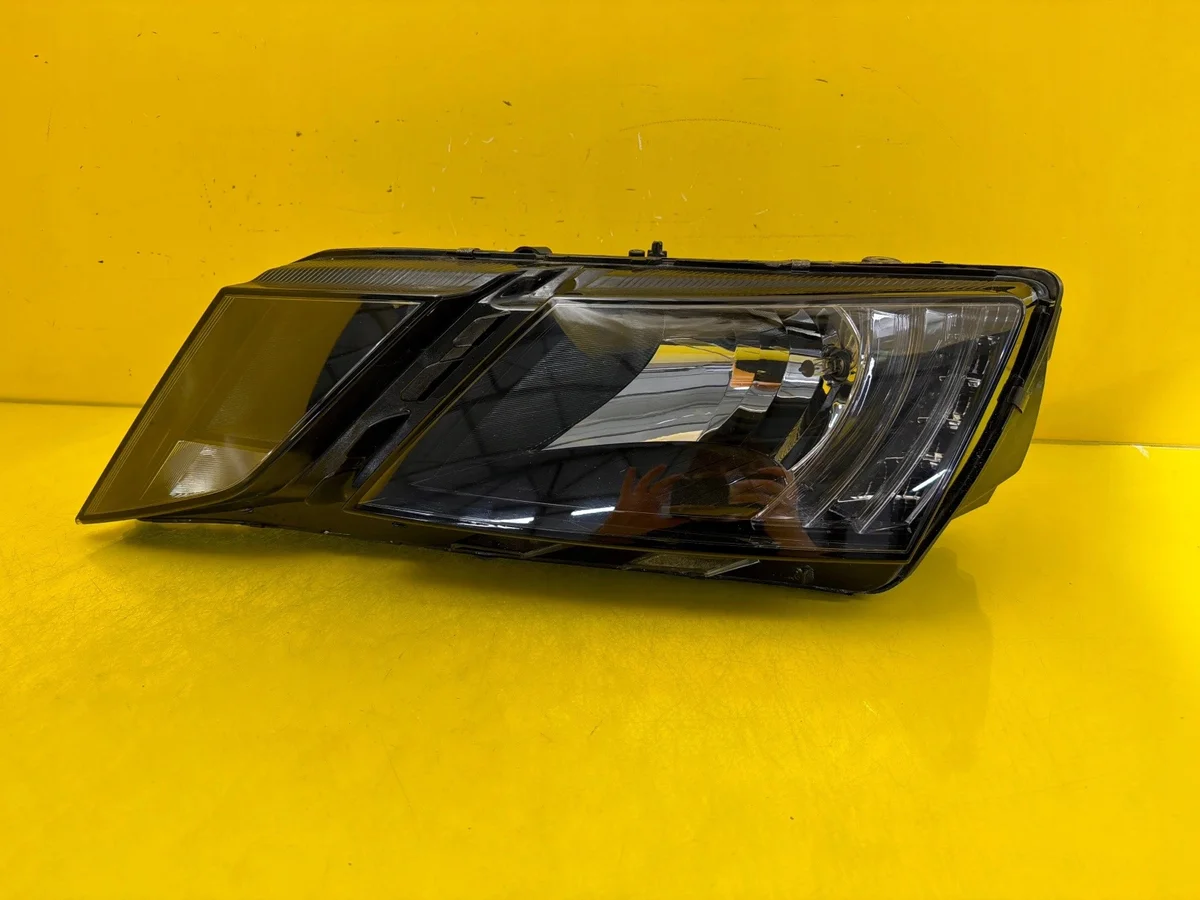 Linker koplamp Skoda Octavia III 5E1941015C image 3