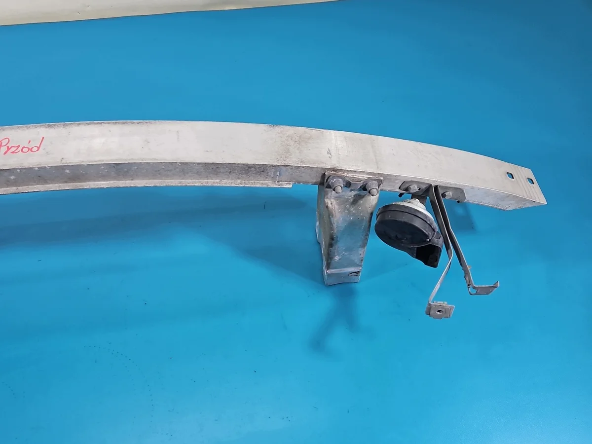 Renfort pare-chocs MERCEDES W204 avant