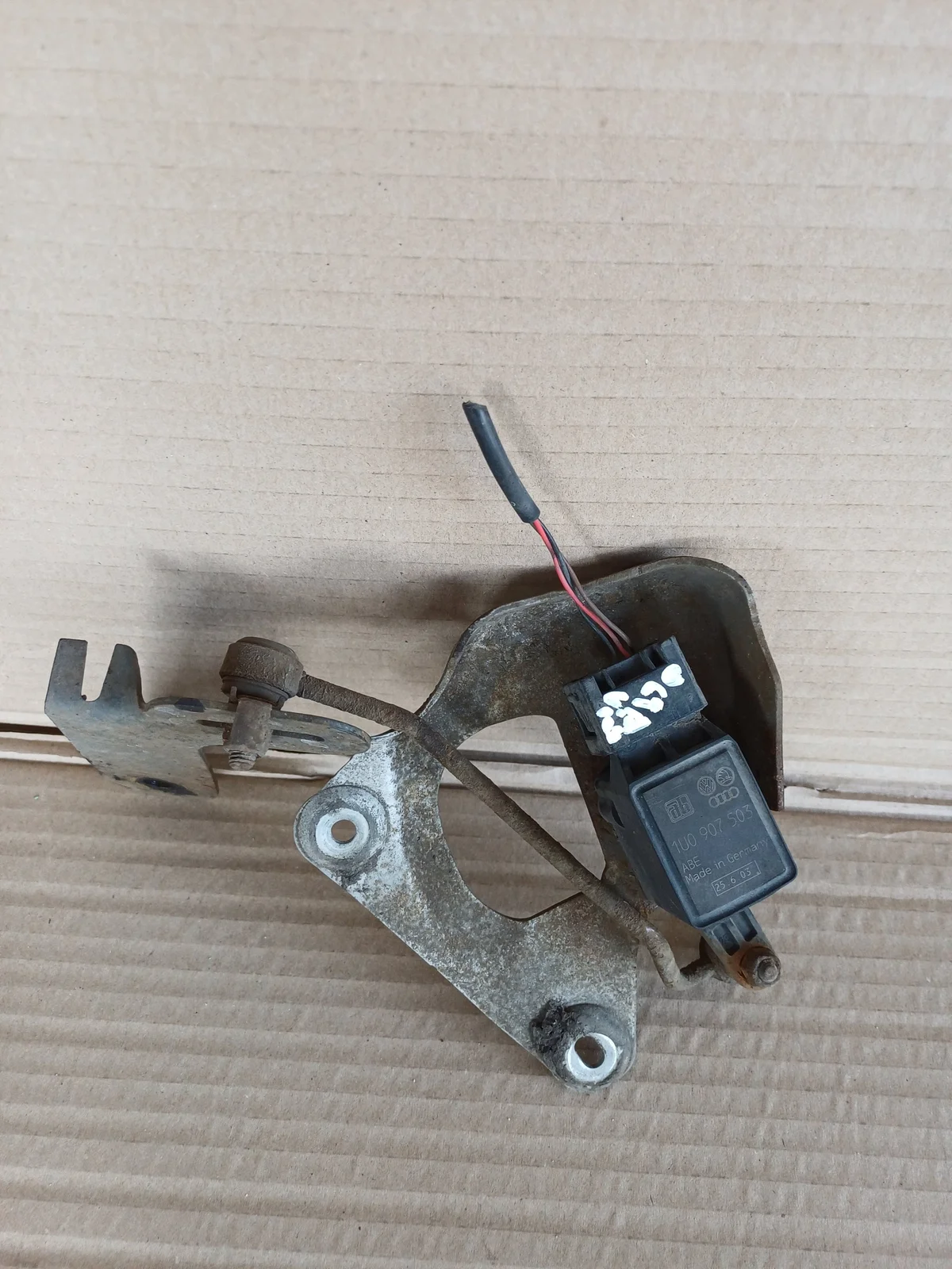 Sensor Niveauregulierung 1U0907503 Skoda Octavia