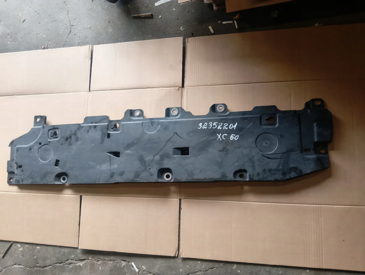 Skydd Underrede Vänster Volvo XC60 II 32352201