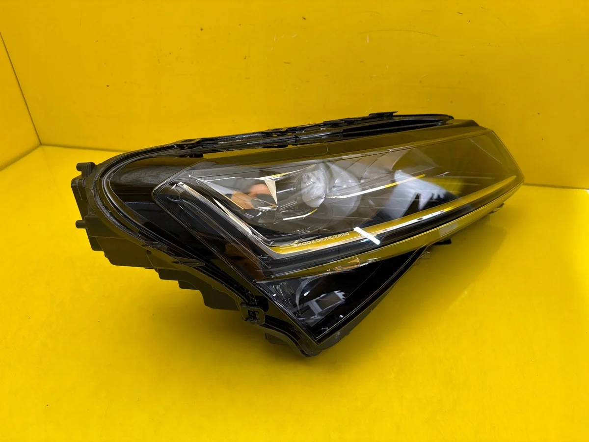 Skoda Superb 3V1 Full LED Lykta Höger