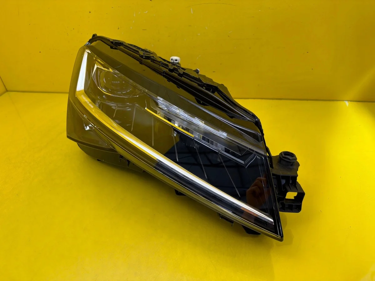 Skoda Superb LED Headlight Right 3V1941016D image 3