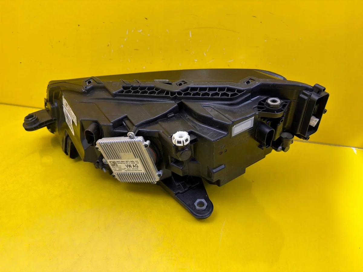 Skoda Superb LED Headlight Right 3V1941016D image 6