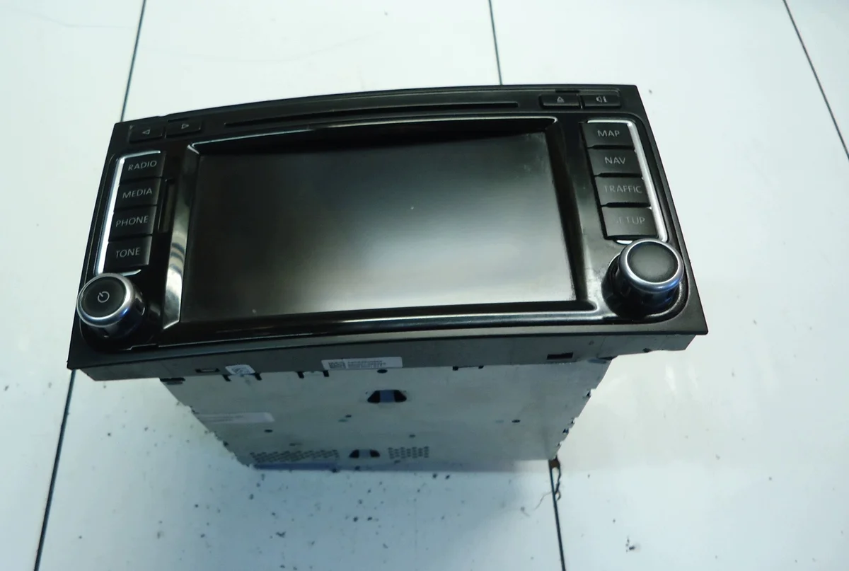 VW Touareg Radio Navigation 7L6035680B image 3