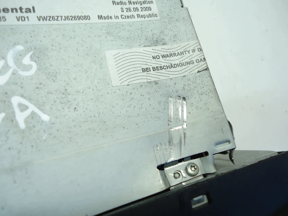 VW Touareg Radio Navigation 7L6035680B image 6