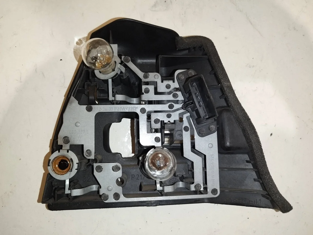 Left Rear Tail Light Insert BMW E46 Sedan image 3