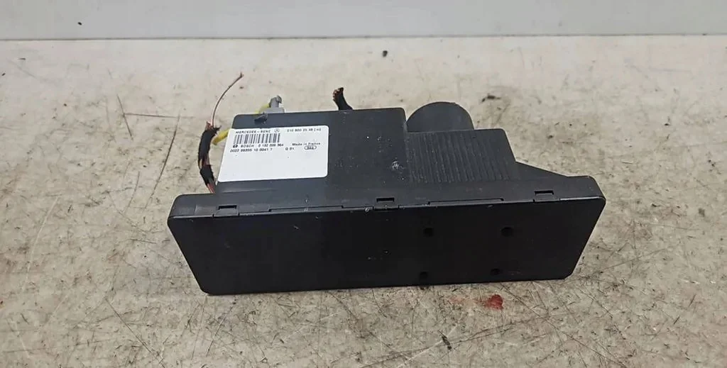 Bomba vacío Mercedes CLK C208 2108002548