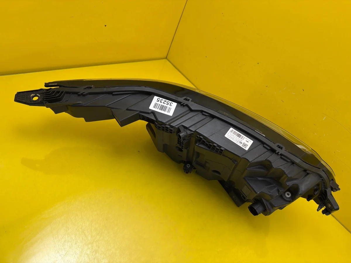 Land Rover Velar M8A2-13W030-LA vasen LED-ajoval image 4