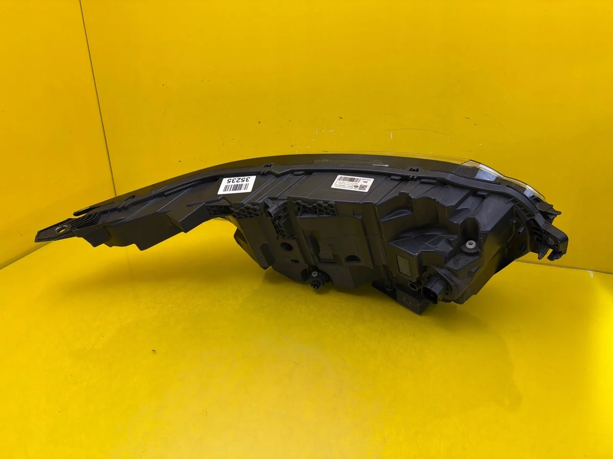 Land Rover Velar M8A2-13W030-LA vasen LED-ajoval image 7