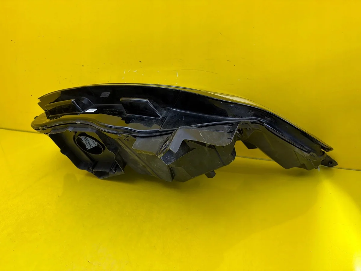 Land Rover Velar M8A2-13W030-LA vasen LED-ajoval image 8