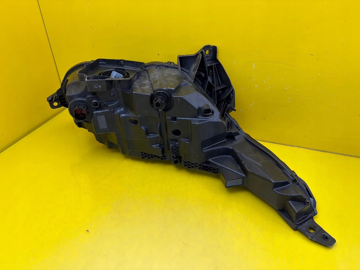 Land Rover Velar M8A2-13W030-LA vasen LED-ajoval image 9